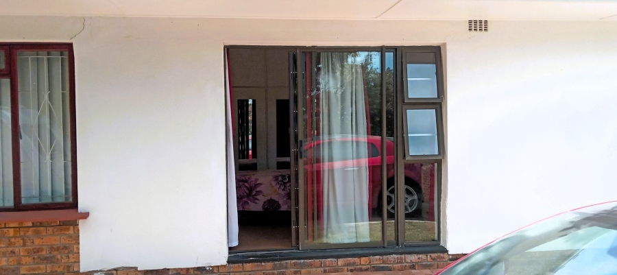 To Let 1 Bedroom Property for Rent in Roundhay Western Cape